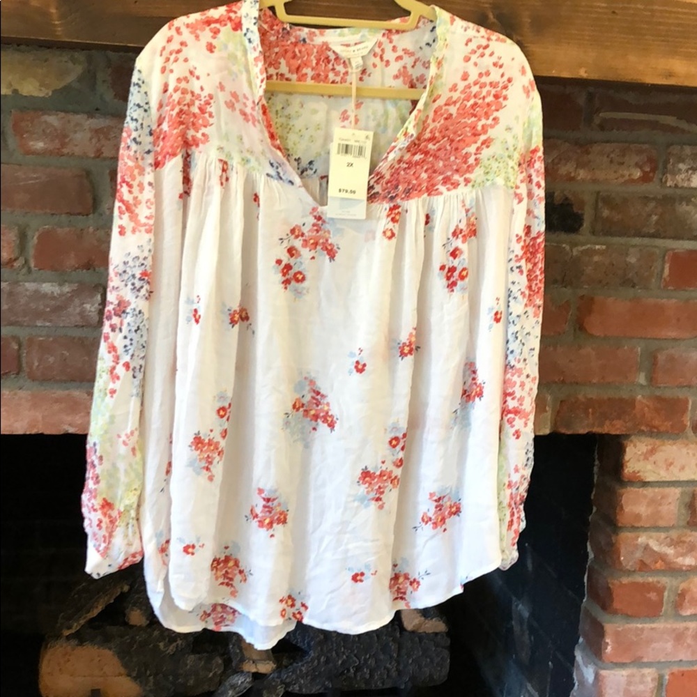 Lucky brand floral shirt great with leggings!